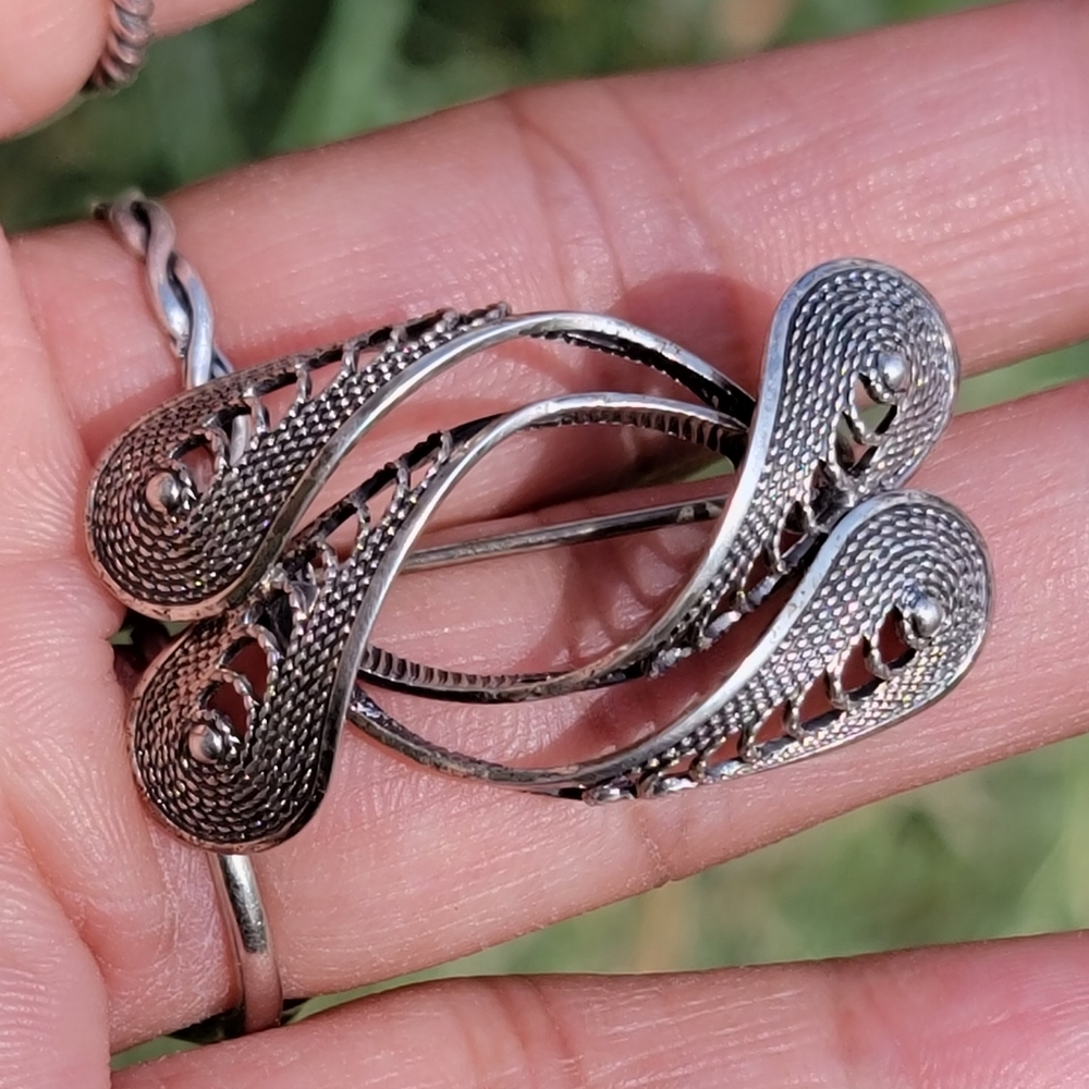 Exquisite vintage BEAU STERLING filigree four teadrop crossover brooch or pin